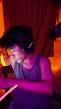 cloudyth1994 online show from June 16, 2026, 6:52 pm