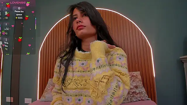 NayeCloud online show from November 28, 2025, 3:39 am