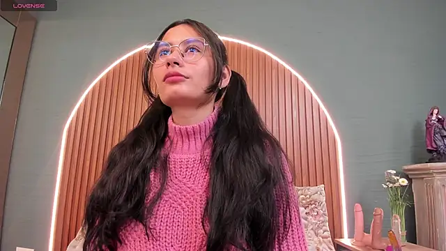 NayeCloud online show from October 18, 2025, 1:18 am