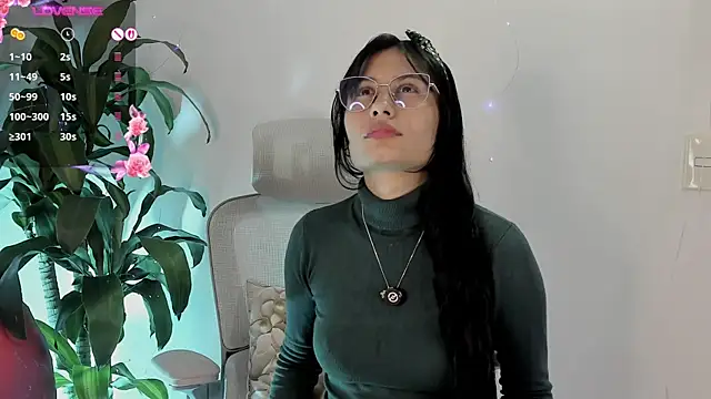 NayeCloud online show from April 22, 2026, 4:19 am