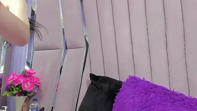 Sasha Petitte online show from October 17, 2025, 4:05 am