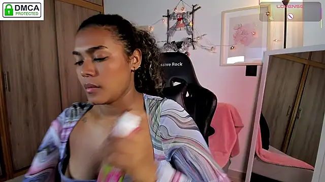 aleja montiel   online show from December 5, 2025, 12:59 pm