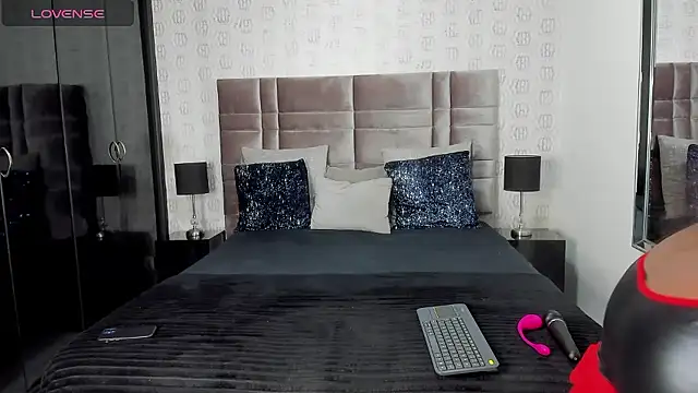 LiaJohnnson online show from January 15, 2026, 9:12 am