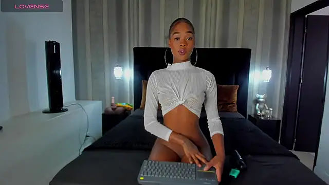 LiaJohnnson online show from February 21, 2025, 9:32 pm