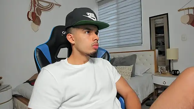 mateoleonee online show from February 14, 2026, 7:58 pm