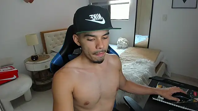 mateoleonee online show from October 11, 2025, 8:10 pm