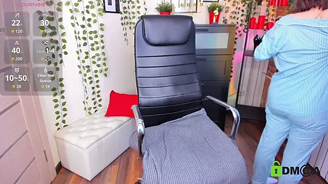 Snapshot of Astarte_Aste chatting on February 8, 2026, 12:14 pm Astarte Aste online show from February 8, 2026, 12:14 pm