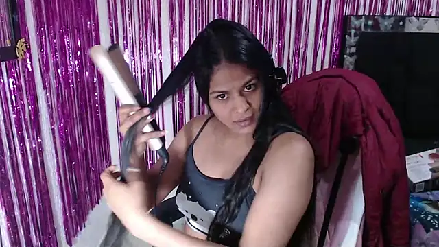 SweetAlmaa online show from April 27, 2026, 10:30 pm