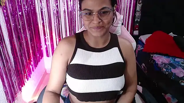 SweetAlmaa online show from June 18, 2026, 11:59 am