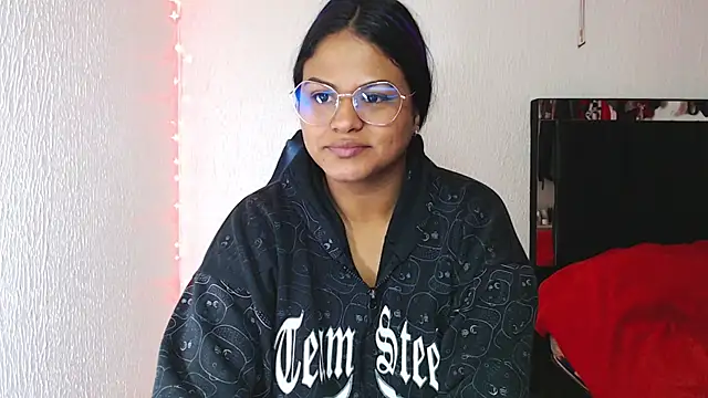 SweetAlmaa online show from March 10, 2025, 9:56 am