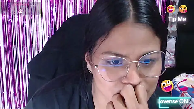 SweetAlmaa online show from February 19, 2026, 7:22 pm