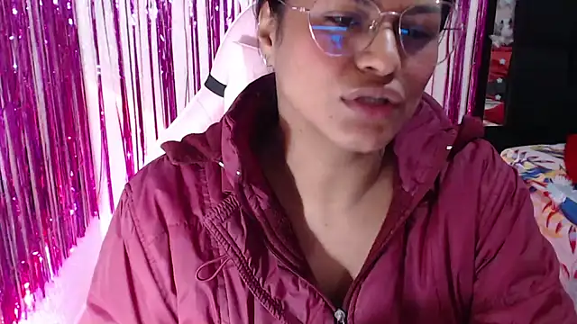 SweetAlmaa online show from May 4, 2026, 9:56 am