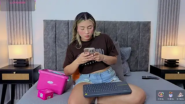 Snapshot of Ema_Stone65 chatting on February 9, 2026, 7:34 pm Ema Stone65 online show from February 9, 2026, 7:34 pm