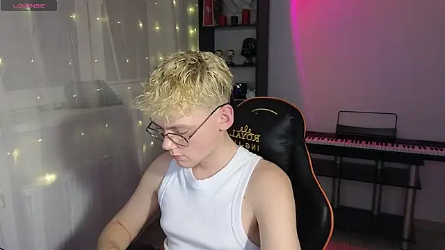 Keytaro online show from March 22, 2025, 11:53 pm