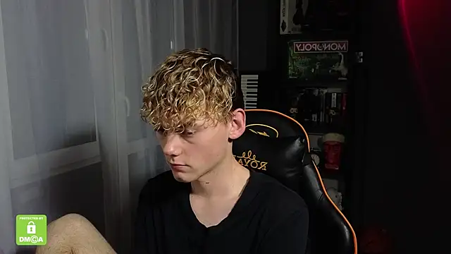 Keytaro online show from October 12, 2025, 8:10 pm