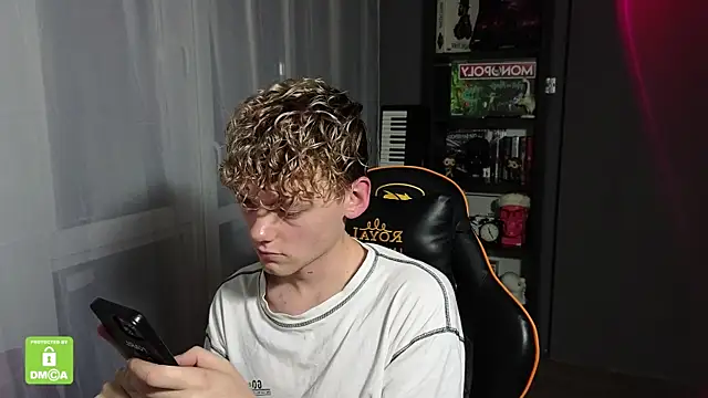 Keytaro online show from October 3, 2025, 8:54 pm