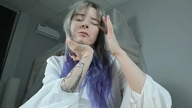 LexiWenford online show from October 30, 2025, 2:43 am