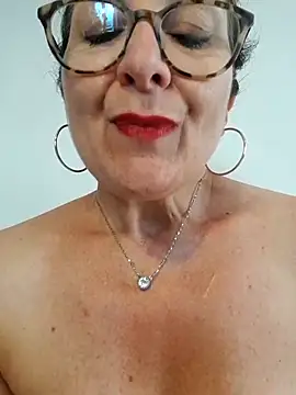 Snapshot of Viola8p chatting on June 16, 2026, 3:56 pm Viola8p online show from June 16, 2026, 3:56 pm