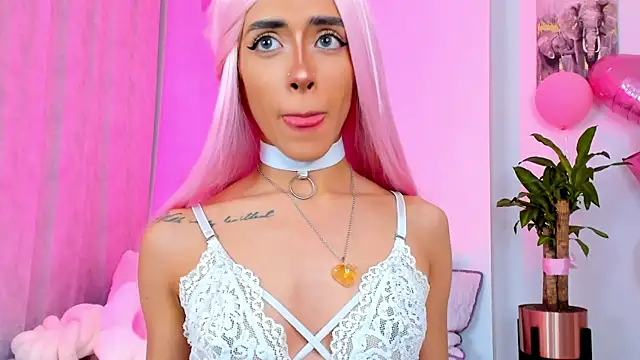 StormiRusso online show from February 25, 2025, 2:25 am