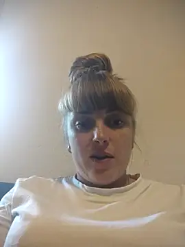 CoddessCrystal online show from September 12, 2025, 1:11 pm