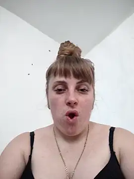 CoddessCrystal online show from December 18, 2025, 8:52 am