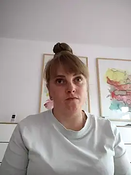 CoddessCrystal online show from September 26, 2025, 12:12 pm