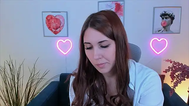 NellieMccaffrey online show from December 16, 2024, 7:21 pm