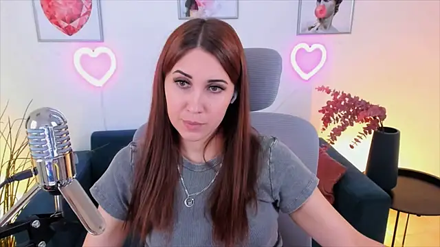 NellieMccaffrey online show from December 18, 2024, 7:19 pm