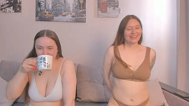 gentlelionesses98 online show from May 17, 2026, 10:26 am