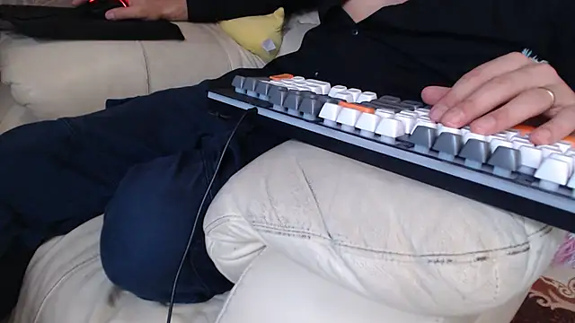 MrStraightDik online show from November 18, 2025, 2:31 pm