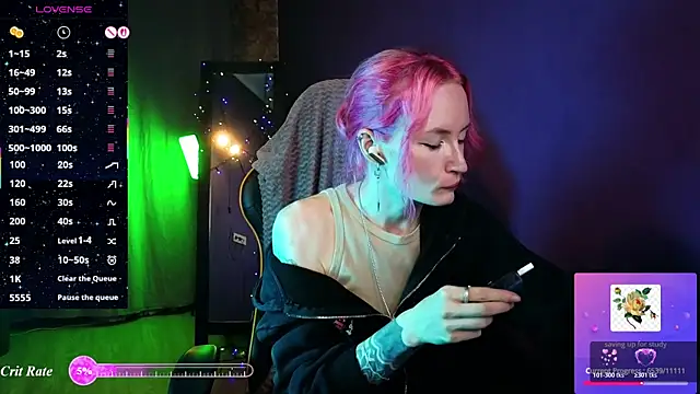  HelenCarter online show from July 25, 2026, 8:37 pm