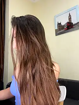 Polli Kiss online show from November 20, 2025, 5:13 pm