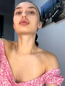 Polli Kiss online show from September 26, 2025, 7:32 pm