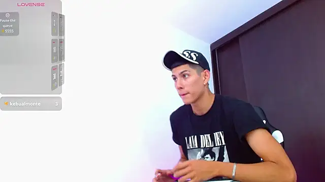 Snapshot of Valerio_20 chatting on February 17, 2025, 7:55 pm Valerio 20 online show from February 17, 2025, 7:55 pm