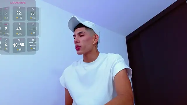 Snapshot of Valerio_20 chatting on February 25, 2025, 8:11 pm Valerio 20 online show from February 25, 2025, 8:11 pm