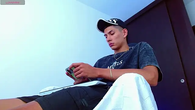 Snapshot of Valerio_20 chatting on March 19, 2025, 7:38 pm Valerio 20 online show from March 19, 2025, 7:38 pm