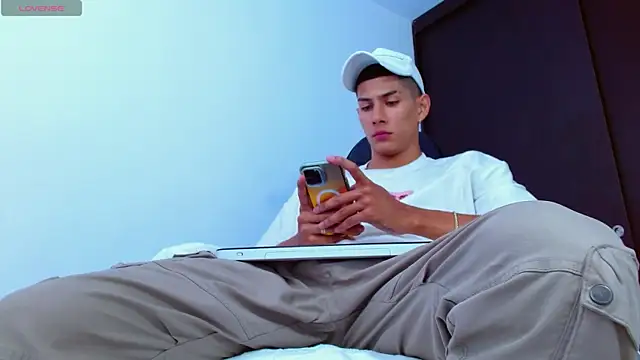 Snapshot of Valerio_20 chatting on March 18, 2025, 3:22 pm Valerio 20 online show from March 18, 2025, 3:22 pm