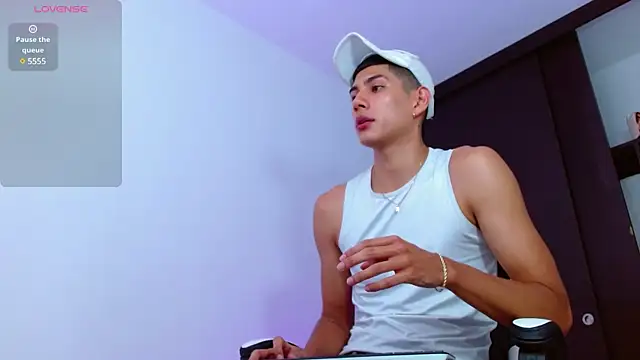 Snapshot of Valerio_20 chatting on February 14, 2025, 7:33 pm Valerio 20 online show from February 14, 2025, 7:33 pm