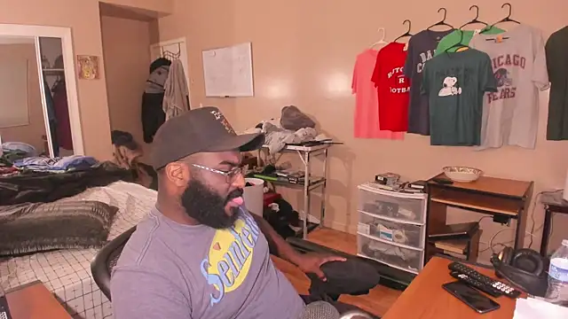 MrChuckDailyXXX online show from October 8, 2025, 5:09 am