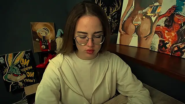 luxie milady online show from December 5, 2025, 1:32 pm