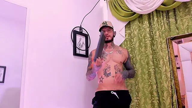 dilan scootk  online show from December 5, 2025, 7:45 pm