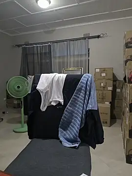 kisstoyousoon2024 online show from December 19, 2025, 5:26 pm