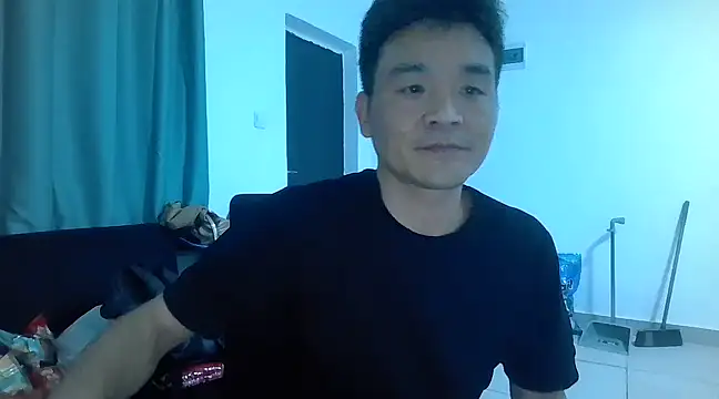 kisstoyousoon2024 online show from March 16, 2025, 6:44 pm