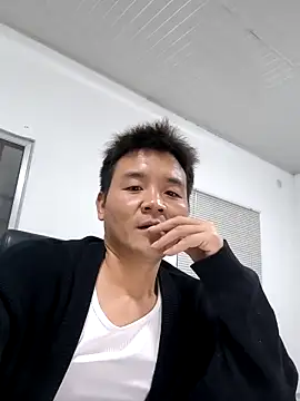 kisstoyousoon2024 online show from September 17, 2025, 7:38 pm