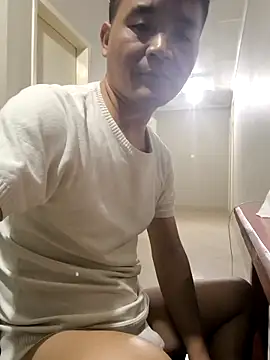 kisstoyousoon2024 online show from October 1, 2025, 6:23 pm