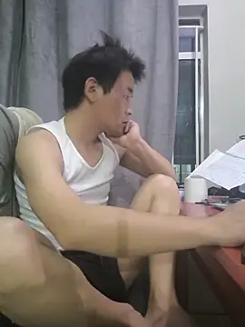 kisstoyousoon2024 online show from January 7, 2026, 6:46 pm