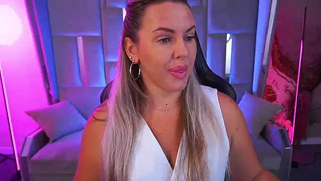 KiraCandyS online show from September 19, 2025, 9:08 pm