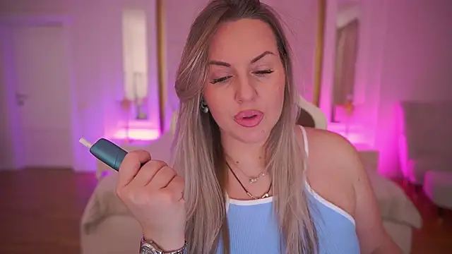 KiraCandyS online show from February 11, 2026, 8:41 pm