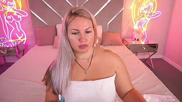 KiraCandyS online show from July 12, 2026, 7:04 pm