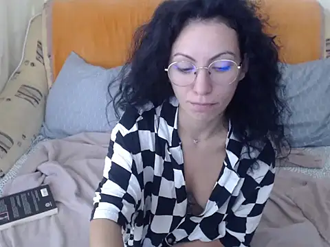 Emmatoo online show from November 2, 2025, 10:53 am